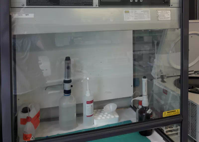 Cappe di vario genere per laboratori scientifici