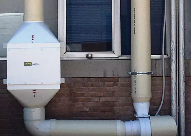 Impianto di canalizzazione esterno per cappe chimiche