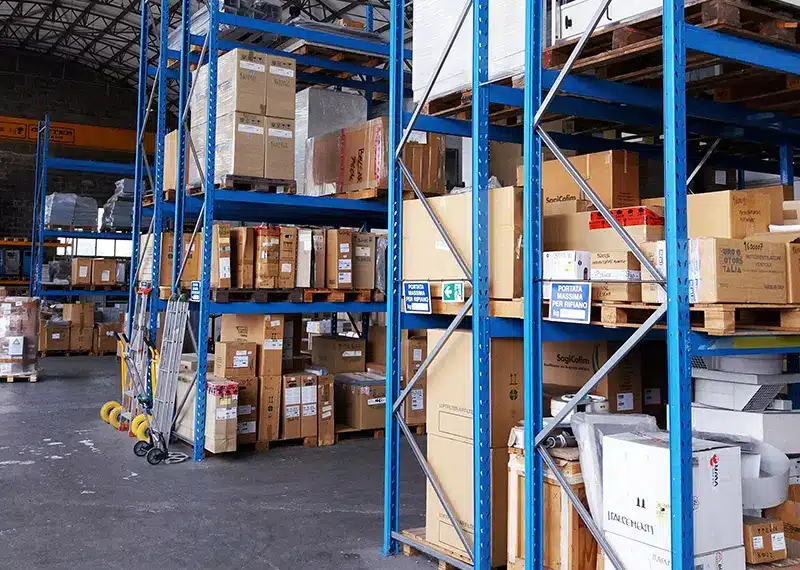 Magazzino Belsar con apparecchiature 