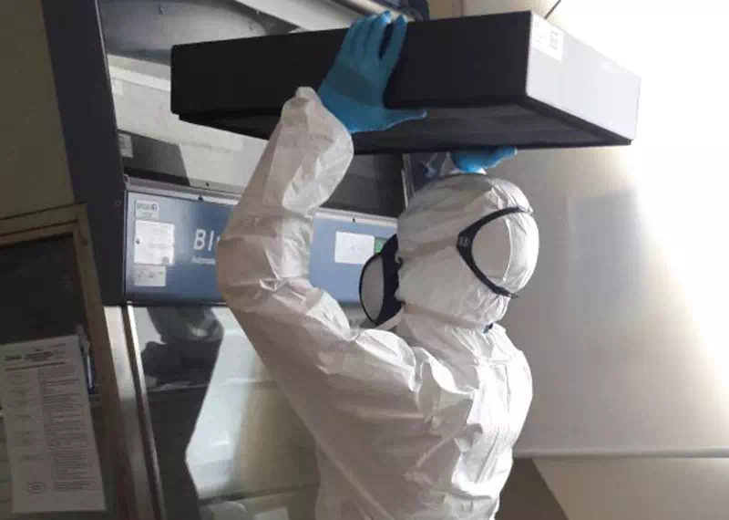 Sostituzione filtri cappa chimica