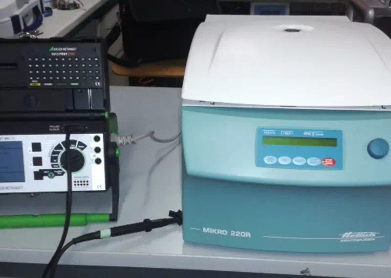 Verifica di sicurezza elettrica laboratorio scientifico